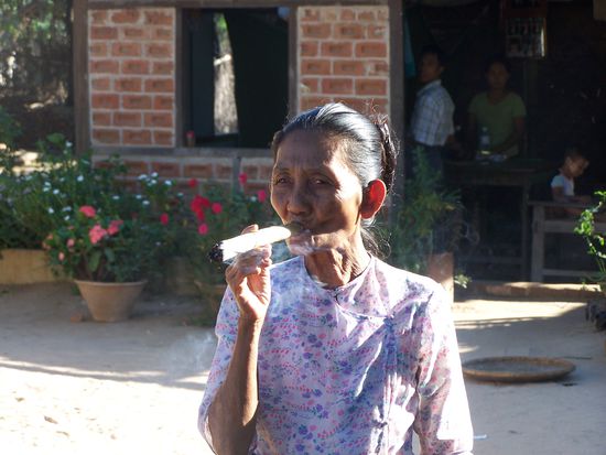 K. schimpfte mit mir wegen jeder einzelnen Zigarette, dabei war das doch harmlos gegen dieses Teil !