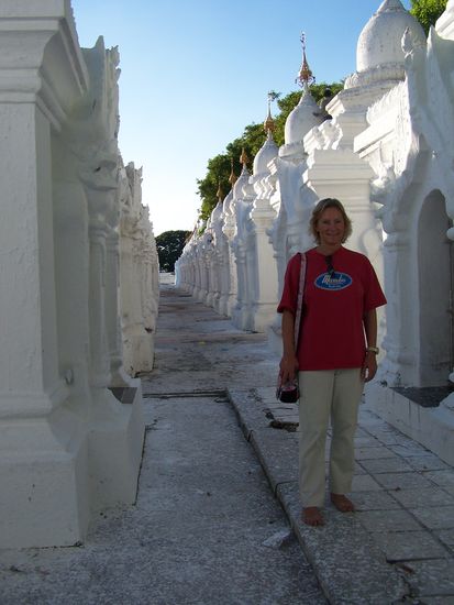 Kuthodaw paya - ich stehe hier in einem Buch !!!