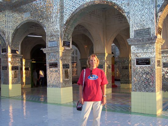 Höhepunkt des Tages - im wahrsten Sinne des Wortes - Mandalay Hill. Mit toller Aussicht und Pagode, Pagode, Pagode !!!
