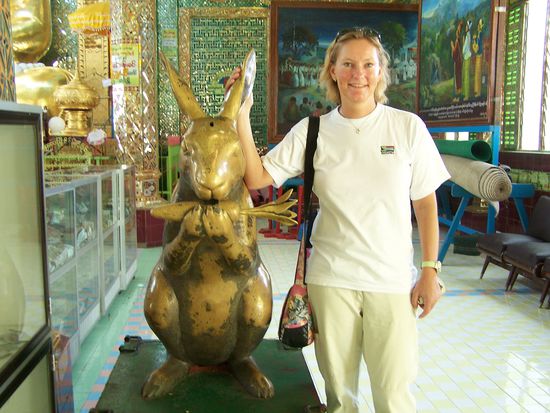 manchmal fand ich die Ausstattung von Pagoden etwas seltsam...aber es hat natürlich alles seine Bedeutung.