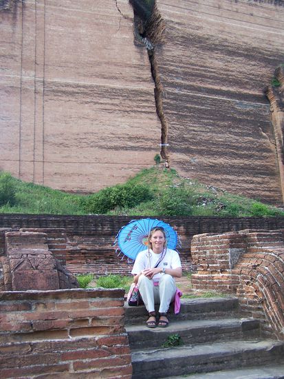 Der Erdbeben-crack und ich mit Schirmchen