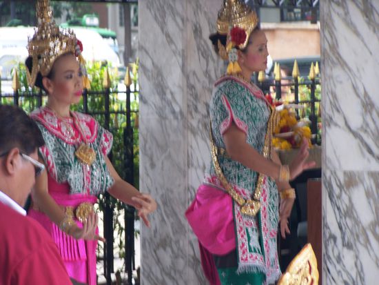 Tanz gegen Bezahlung im Erawan-Schrein