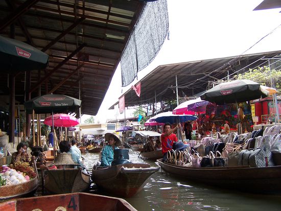 Und das ist die Kehrseite der Medaille -
Souvenirkanal