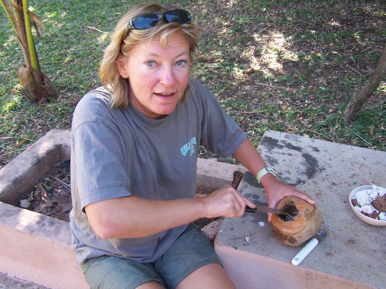 Eine Machete wäre jetzt praktischer gewesen, als ein stumpfes Küchenmesser..