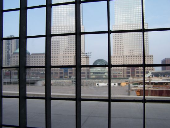 Blick durch den Bauzaun