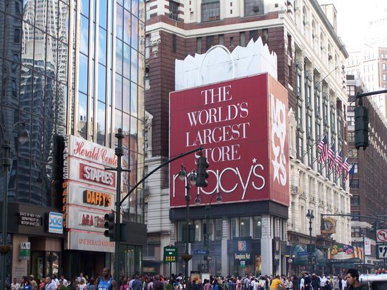 Nu´aber, Schluss mit ernsthaften Besichtigungen: Der Tag war noch nicht zu Ende - time to shop !