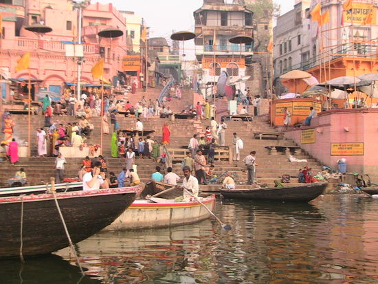 Das Licht, die Stimmung, der Frieden, der Ganges - man ist einfach total hingerissen !