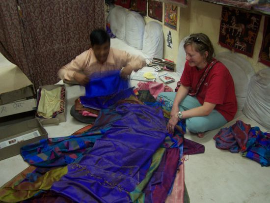 Auswahl treffen für den/die passenden Schal(s). Shopping-Verbot ist natürlich schon vergessen...