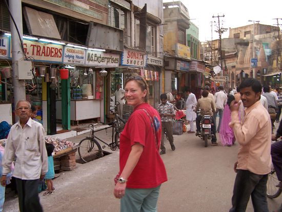 1 Stunde (es werden locker 2) Zeit vertreiben..