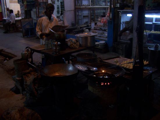 Mobile Küche, ich kaufe noch ein paar Snacks und dann ab ins Hotel, ich muss das verarbeiten...