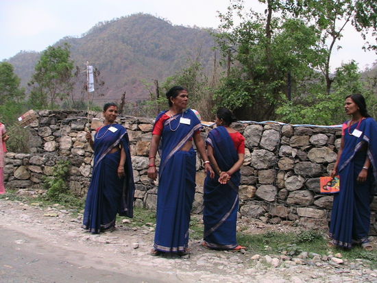 ...beobachten kleinere und größere Demonstrationen (in 1 Woche sind Wahlen in Nepal)...