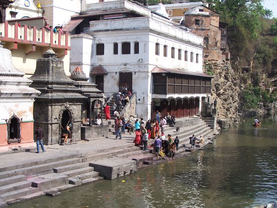 Das weisse Gebäude ist "the last hospital", ein Krankenhaus, in das viele Menschen nur noch zum Sterben kommen...