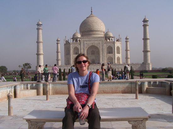 Das ist die Bank, auf der sie alle schon saßen, die je hier waren ! Ob Prinzessin Di oder Hilary Clinton..