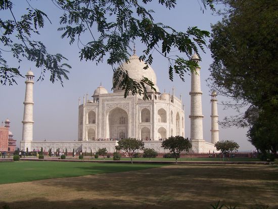 Gut, ich könnte jetzt noch weitere 100 Taj-Fotos hier reinsetzen, weil man einfach nicht genug davon bekommt, wenn man da ist. Ich lasse es jetzt aber.