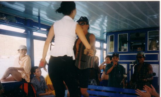 Mama Linh´s Partybootstouren waren der Renner im Sommer 2002 ! Unvergessen: Ich musste "Marmor, Stein und Eisen bricht" karaoken...peinlich !