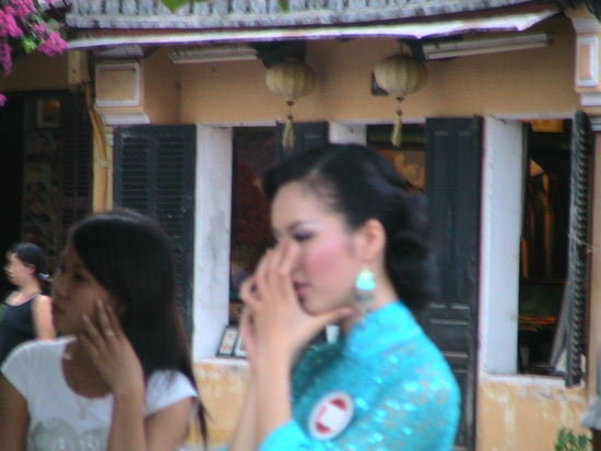 Komisch, alle Fotos von den Profi-Models verwackelt - aber ich hab sie ja auch nicht bezahlt...