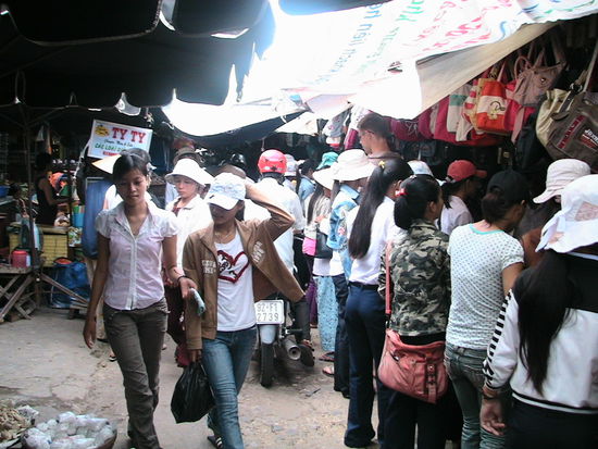 2/3 aller Vietnamesen sind jünger als 30 und das sieht man überall