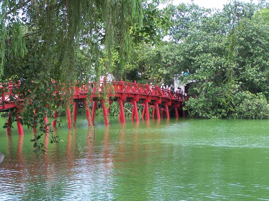 Die Brücke zum Tempel