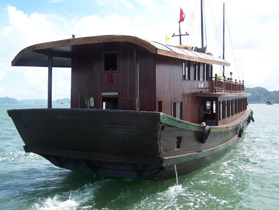 Die Dschunken sind wirklich wunderschön und die Halong Bay auch...