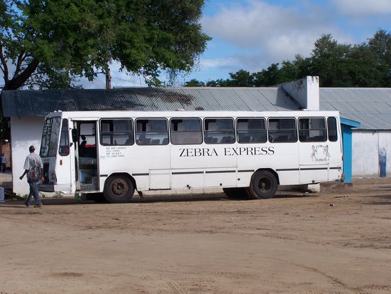 Shakawe wäre L.´s Endstation gewesen und vielleicht mit diesem Bus hätte er weiterfahren müssen, hätten wir nicht vor 2 Tagen entschieden, ihn nicht rauszuschmeissen...