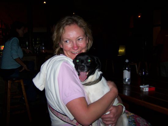 Zugegebenermaßen, etwas angeschickert ! Aber der Hund (und seine Besitzerin) sprachen deutsch und waren sehr nett !