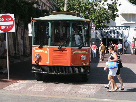 Dies ist nicht der berühmte "conch-train", sondern eines der Konkurrenz-Unternehmen, mit denen man ganz bequem Key West "entdecken" kann.