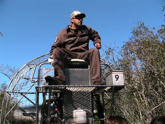 Die Jungs rasen natürlich nicht nur durch die Gegend, sondern erzählen auch allerlei Wissenswertes