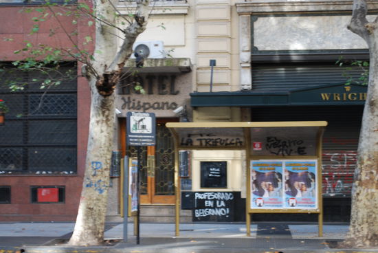 Das Gran Hotel Hispano ist nicht besonders grande von der Strasse aus gesehen...