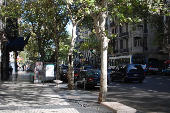 Avenida de Mayo, gepflastert mit Banken und Geldautomaten, ich lerne sie heute fast alle kennen...