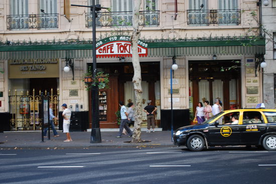 Café Tortoni - hier haue ich einige der schwer erkämpften Pesos auf den Kopf.