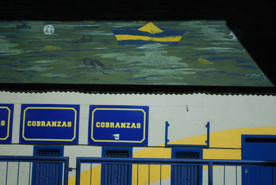 Die Farben des Fussballclubs blau-gelb sind gewählt nach der Flagge des Schiffes, das bei Gründung des Clubs als erstes in den Hafen einlief - es kam aus Schweden...