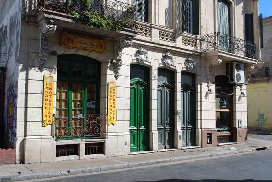 die wunderschönen Fassaden San Telmos