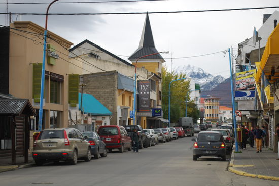 Ein Blick in die andere Richtung der Hauptstrasse