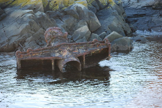 Vom Schiff selbst ist heute nur noch dieser Rest vom Mast sichtbar.