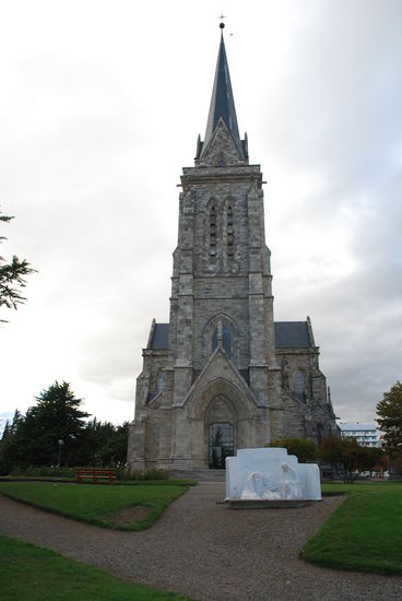 Wenn ich sonst nichts zu tun habe und das Wetter zu wünschen übrig lässt, besuche ich sogar Kirchen