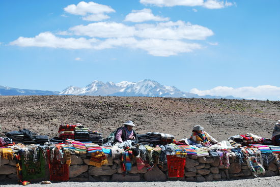 Souvenirshopping vor beeindruckender Kulisse