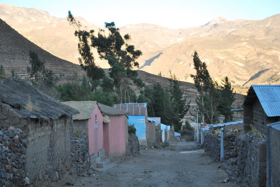 Ein ganz normales peruanisches Dorf in der Abenddämmerung