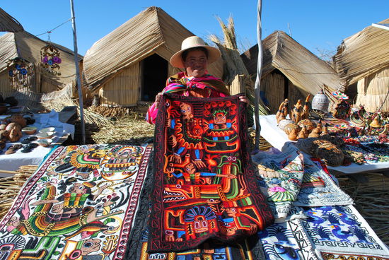 Und das ist Sara ! Genau dieses Stück Webarbeit habe ich ihr letzten Endes auch abgekauft. Wunderschön, nur was macht man damit ???