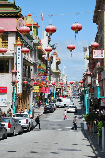 Laternen, Drachen, Pagodendächer und jede Menge Asiaten...