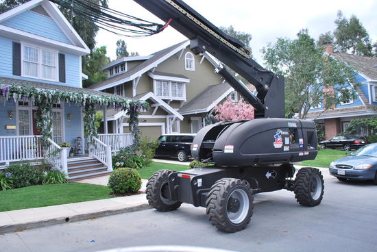 Solche Kräne braucht man heutzutage für eine simple Hausfrauen-Fernsehserie...