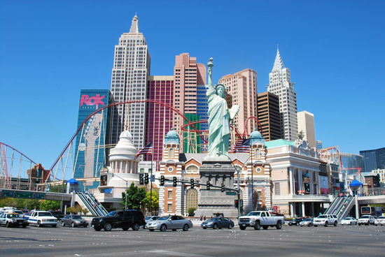 New York, New York komplett mit Freiheitsstatue, Chrysler und Empire State Building