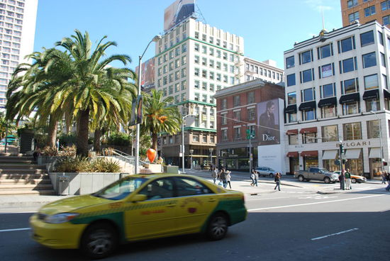 Am Union Square - hier befinden sich etliche grosse Kaufhäuser