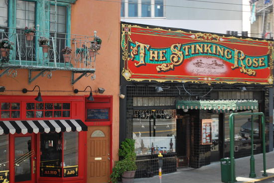 The Stinking Rose ist eines der legendärsten Restaurants in San Francisco - Little Italy. Hier wird Knoblauch in Massen verkocht !