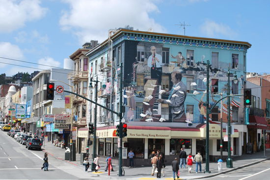 Murals sind plakative Wandmalereien, die sich an diversen Gebäuden finden.