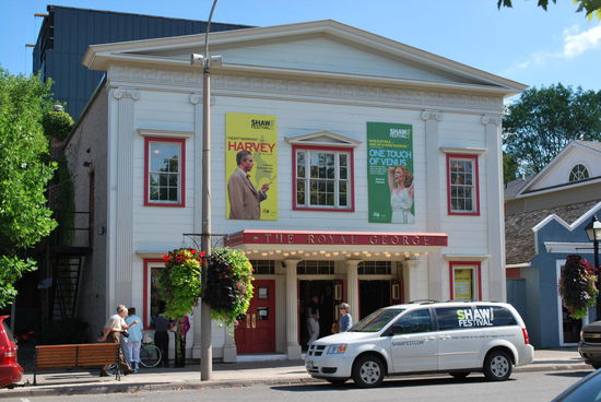 Niagara-on-the-lake hat aber auch kulturell etwas zu bieten: Das Shaw-Festival in den örtlichen (und na, klar supersüssen) Theatern. Der Schriftsteller George Bernard Shaw wird hier verehrt und seine Stücke werden hier jährlich auf die Bühnen gebracht.