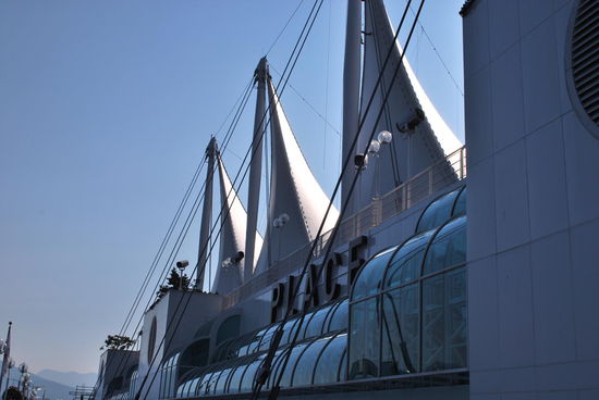 Die segelartige Dachkonstruktion des Canada Place