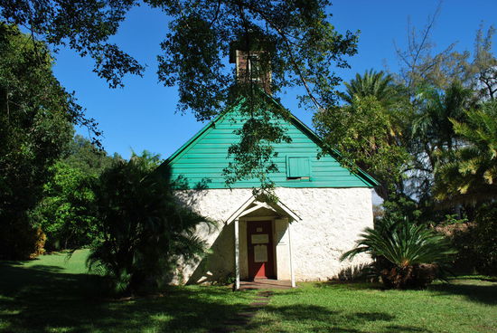 ... Palapal Ho´omau Congregational church, die deswegen etwas besonderes ist, weil auf dem zugehörigen Friedhof eine ganz berühmte Persönlichkeit begraben ist, was ich zuvor nicht wusste und was mich jetzt echt überrascht: