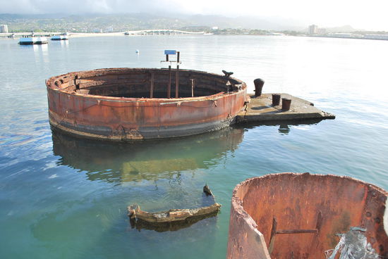Diese Überreste ragen heute noch aus dem Wasser
