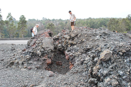 Lava - gut zum drin herumklettern, aber Achtung ! Scharfes und spitzes Gestein !