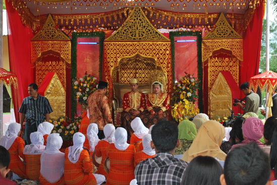 Jetzt folgt die eigentliche Zeremonie des Ehegelöbnisses